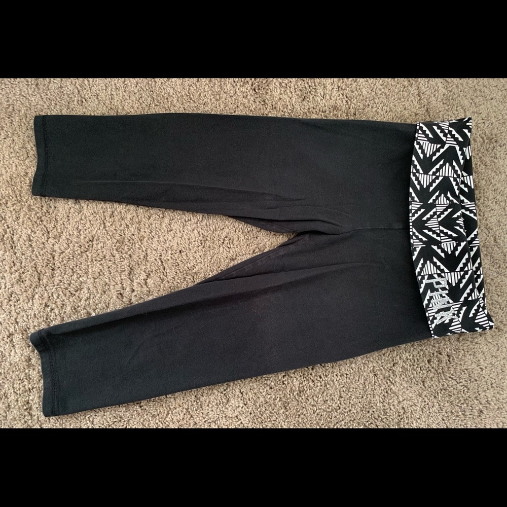 PINK yoga crop leggings. Size: XS.